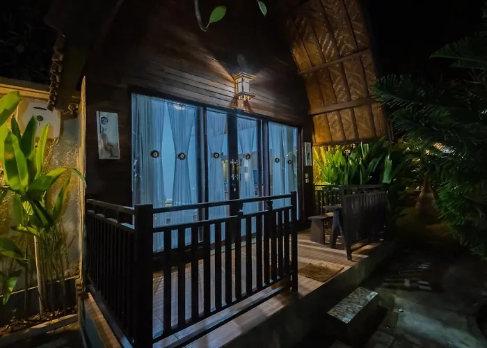 The Mel Huts 3*